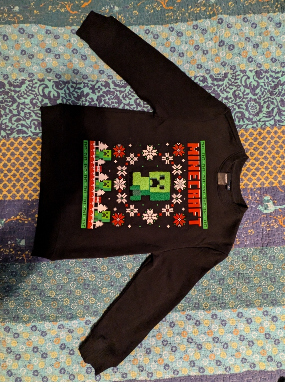 Minecraft Holiday Sweatshirt Size Medium